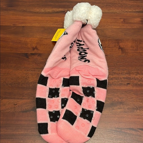 Peanuts Pink Sherpa Sock with Snoopy Black Checkered Design New size OSFM - Picture 5 of 5